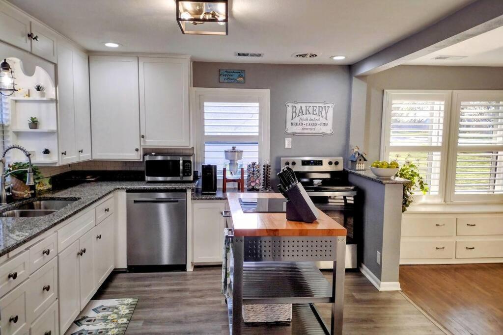1908 Modern Farmhouse On Large Private Treed Lot Шоуни Екстериор снимка