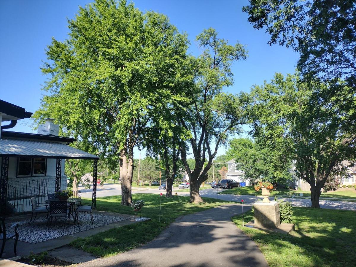 1908 Modern Farmhouse On Large Private Treed Lot Шоуни Екстериор снимка