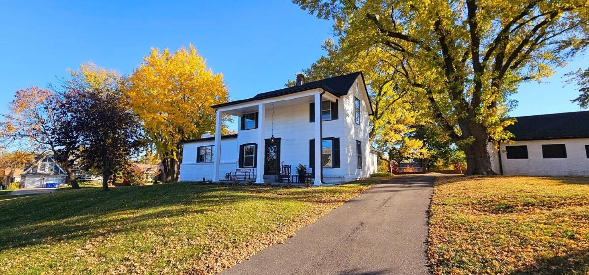 1908 Modern Farmhouse On Large Private Treed Lot Шоуни Екстериор снимка