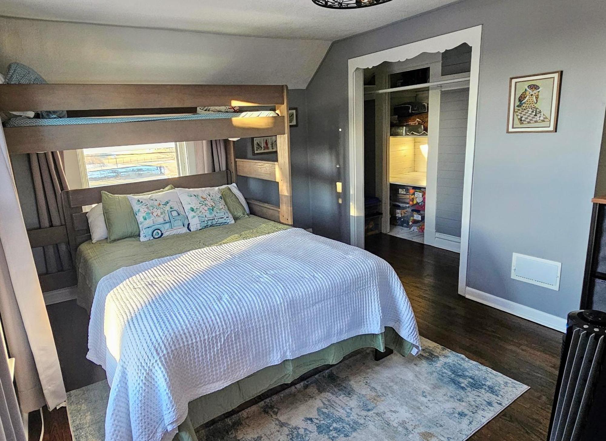 1908 Modern Farmhouse On Large Private Treed Lot Шоуни Екстериор снимка